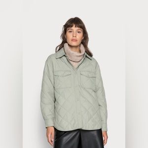 Abercrombie & Fitch Light Weight Quilted Shacket